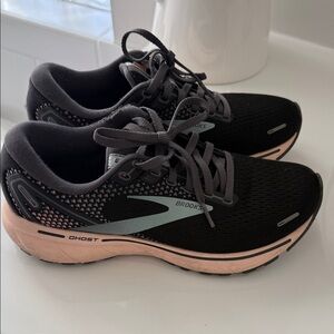 Brooks Women's Black and Pink Athletic Shoes